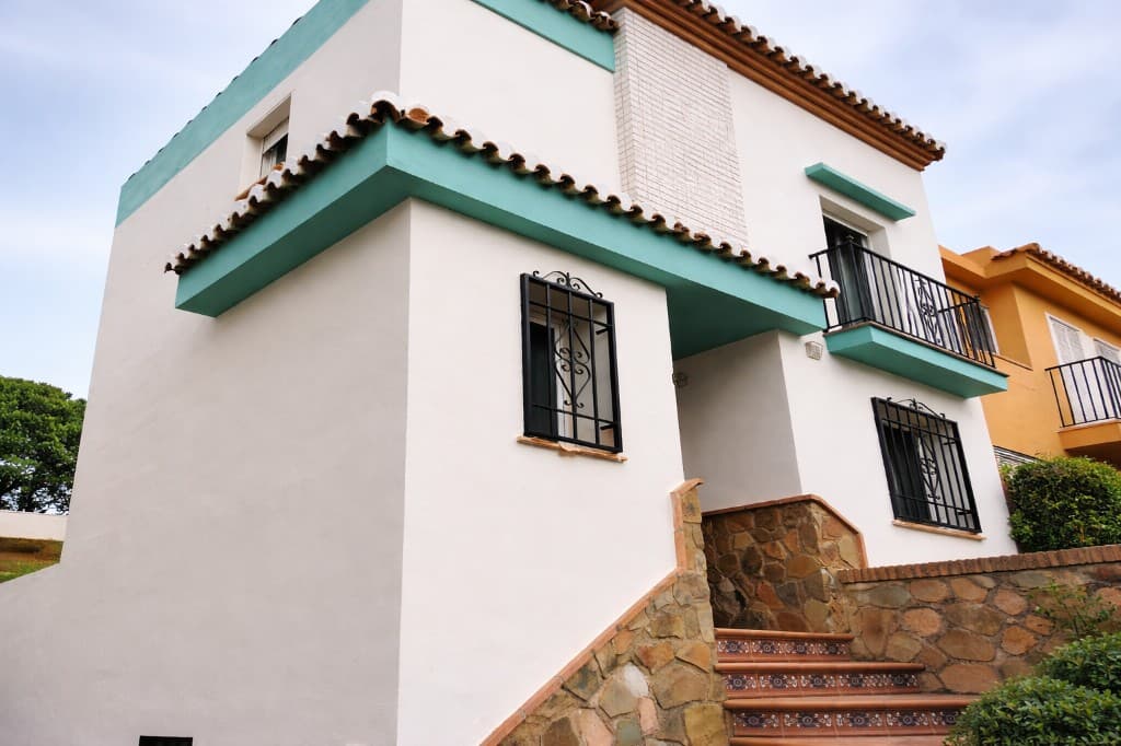 Pintura exterior en Granada: vivienda unifamiliar