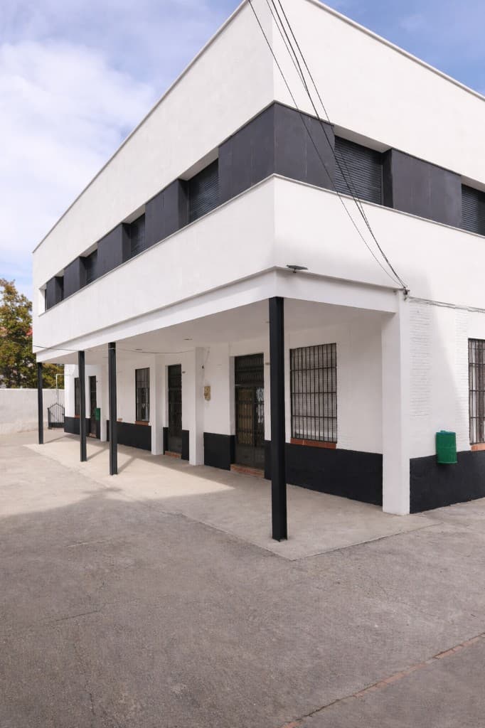 Fachada pintada con pintura exterior en Granada, resistente al clima