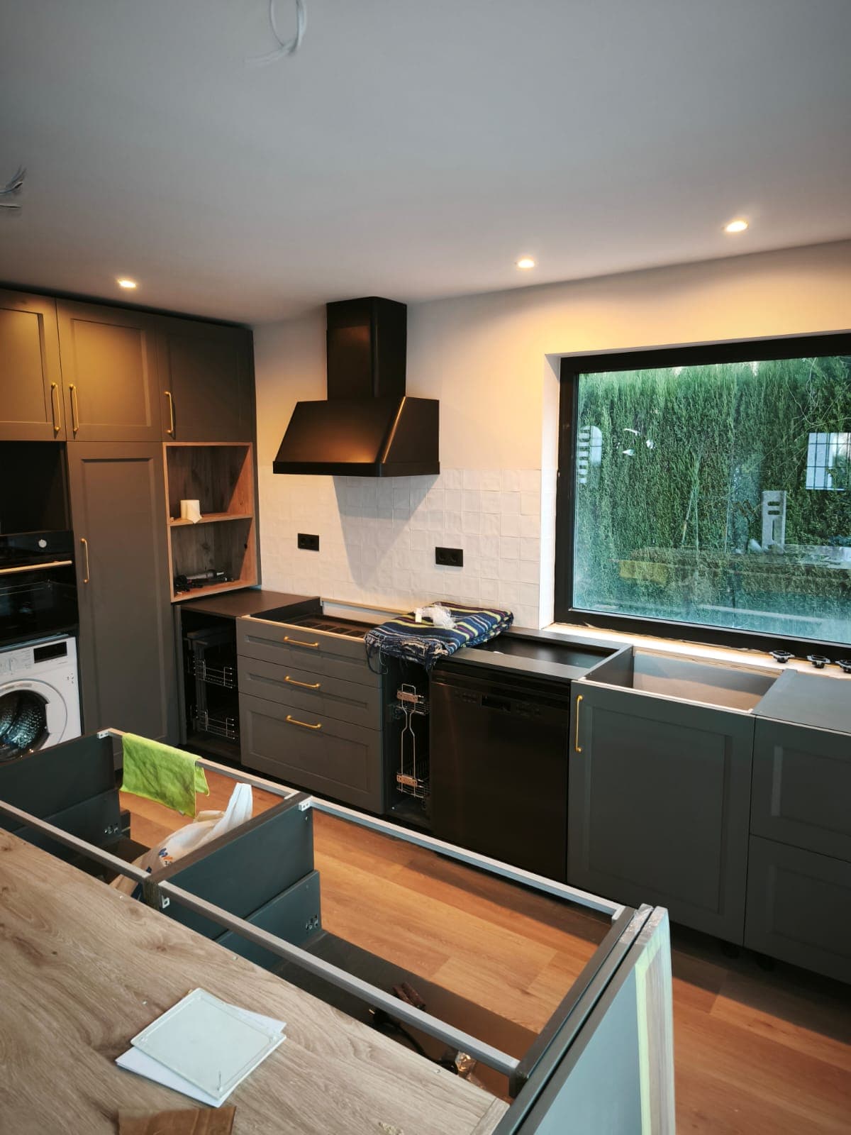 Pintura interior en Granada: estancia con acabado liso