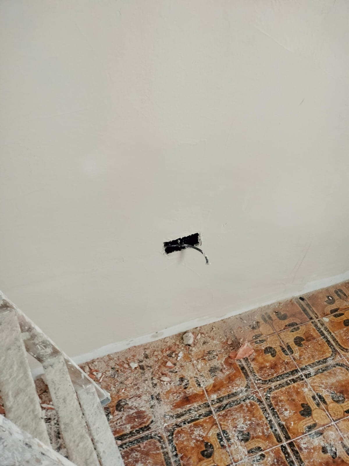 Salón pintado en Granada con acabado mate