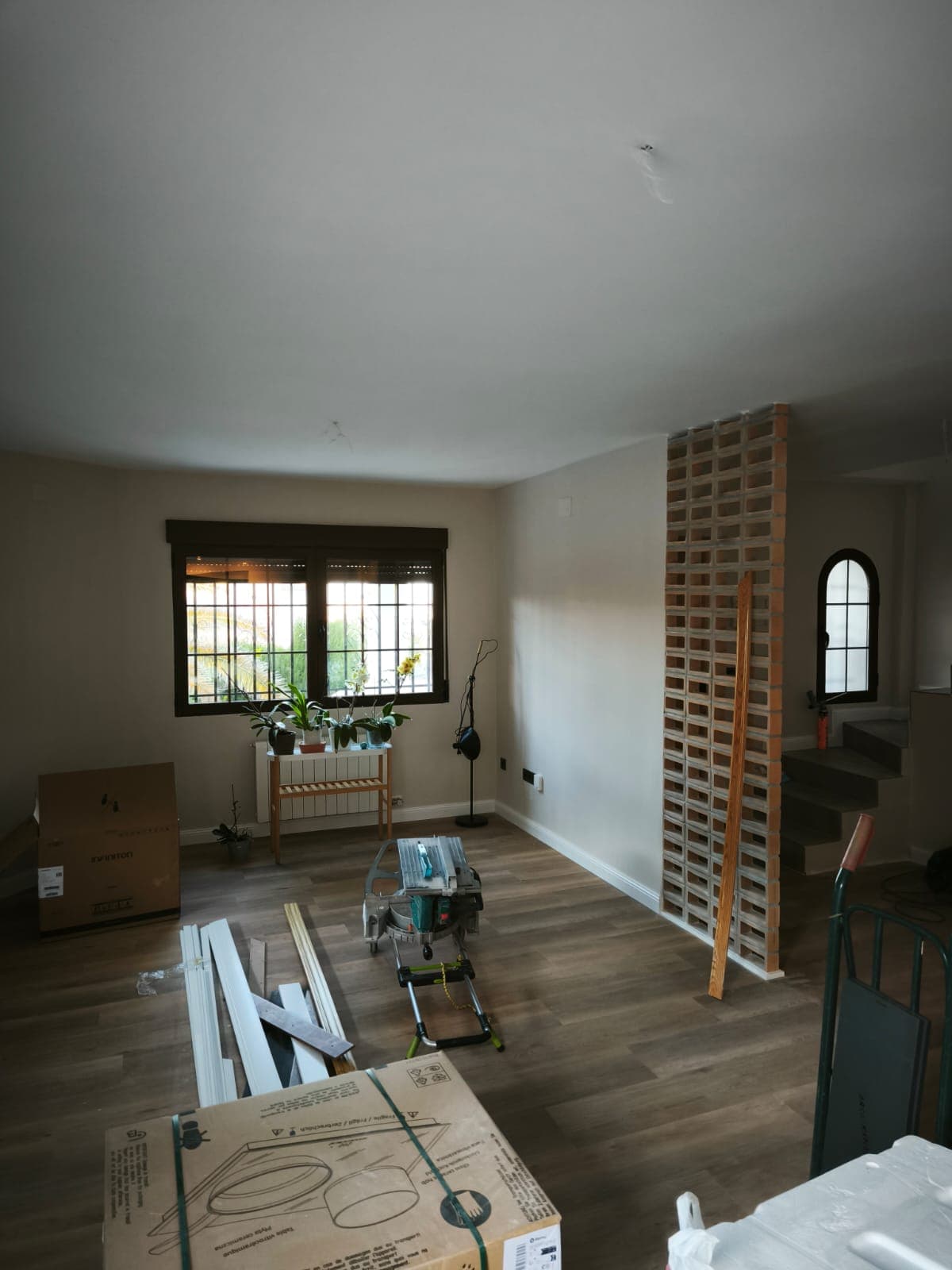 Pintores de interiores en Granada: trabajo en piso completo